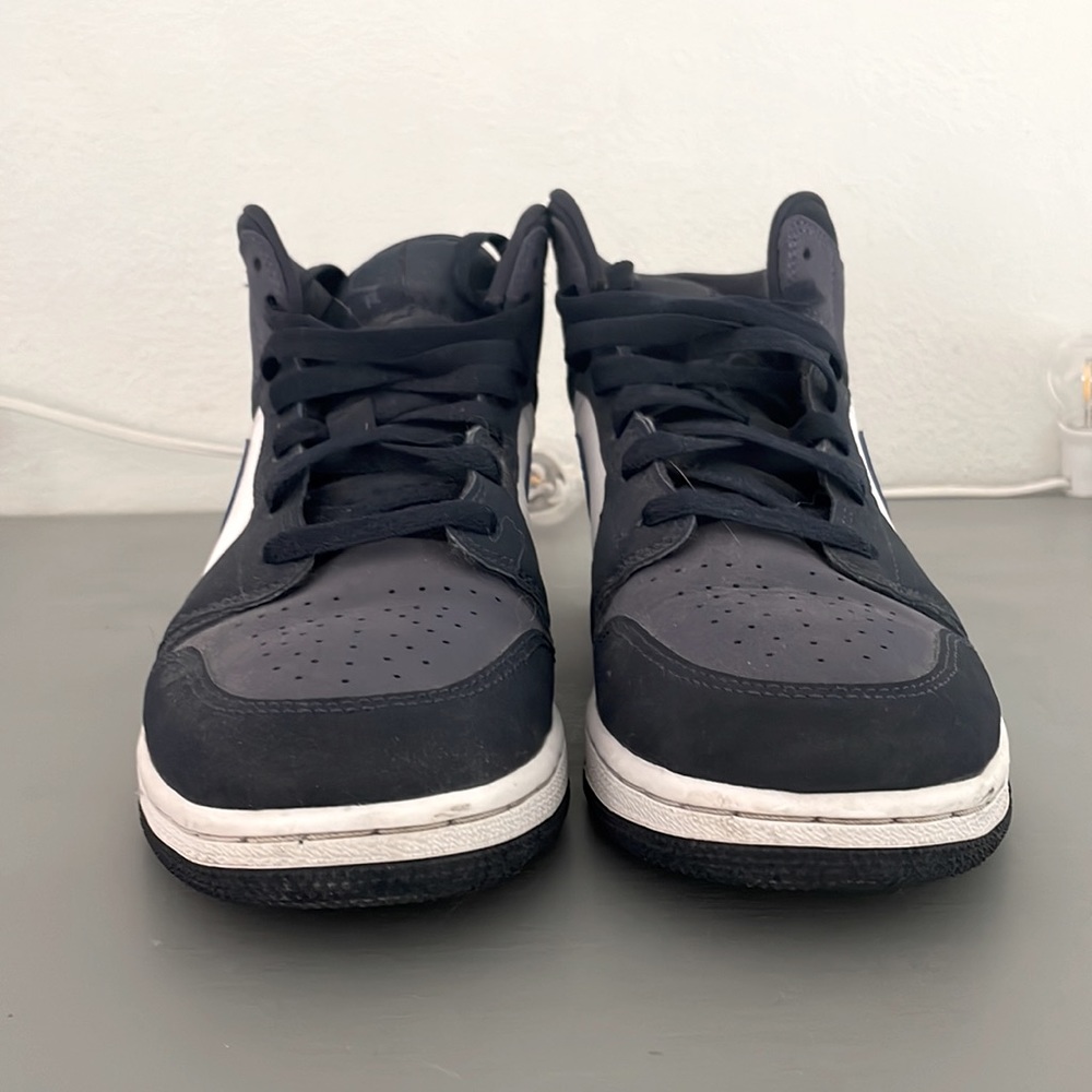 Nike Jordan Mid - Picture 2 of 3